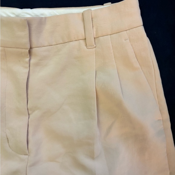 Aritzia effortless beige shorts size 6 - Picture 3 of 7